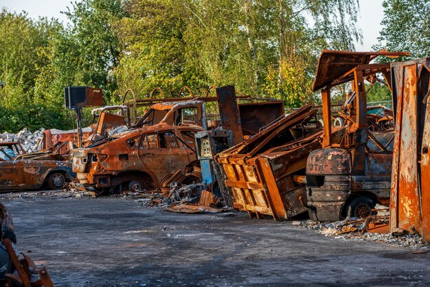 Foto verrostete, ausgebrannte autowracks