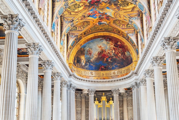 VERSAILLES FRANÇA 02 DE JULHO DE 2016 Famosa Capela Real dentro do Palácio de Versalhes Versalhes era um castelo real mais belo palácio da França e palavra