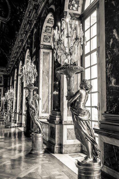 Versalles Francia 26 de septiembre de 2017 Salón de los espejos en blanco y negro en el palacio de Versalles