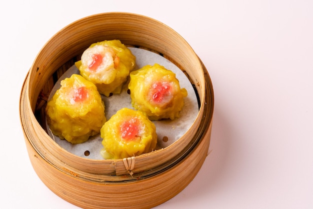 Verschiedene chinesische Dimsum im Bambuskorb