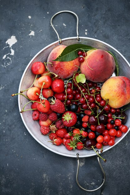 Verschiedene frische Früchte