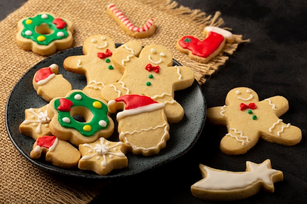 Verschiedene hausgemachte Lebkuchen zu Weihnachten.