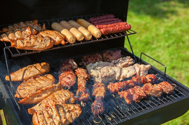 Verschiedene köstliche gegrillte Fleisch