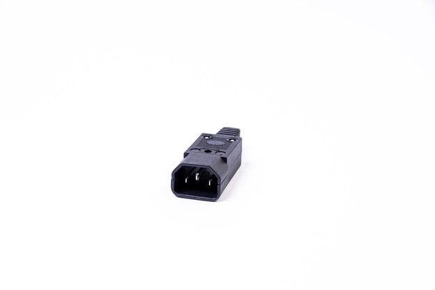 Verschiedene Konverterkabel Adapter für Computer und Smartphones HDMI VGA USB DVI DP isoliert auf weiss