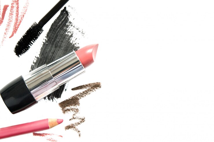 Foto verschiedene make-up-produkte, ansicht von oben. das konzept der mode- und schönheitsindustrie. kopieren sie platz.
