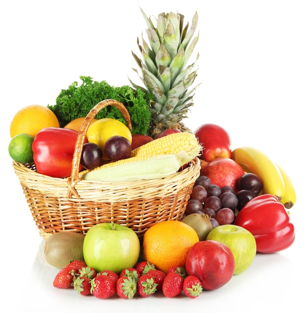 Verschiedene Obst- und Gemüsesorten isoliert auf Weiß