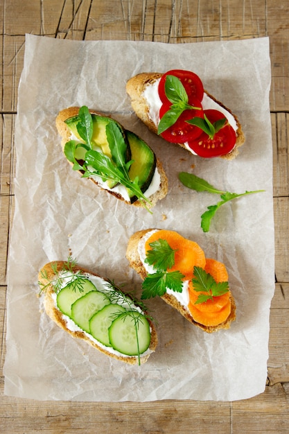 Foto verschiedene vegetarische sandwiches