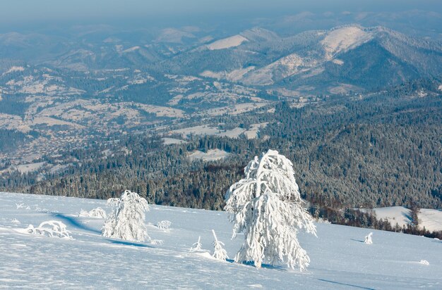 Verschneite Winterberglandschaft