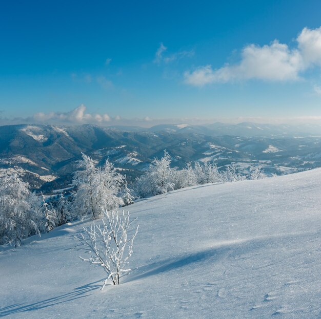 Verschneite Winterberglandschaft