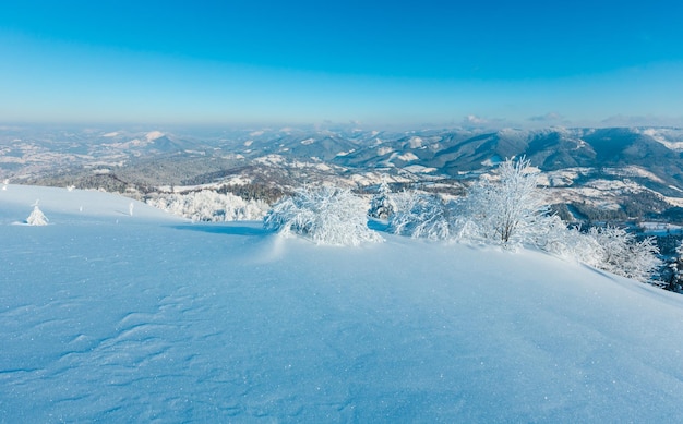 Verschneite Winterberglandschaft