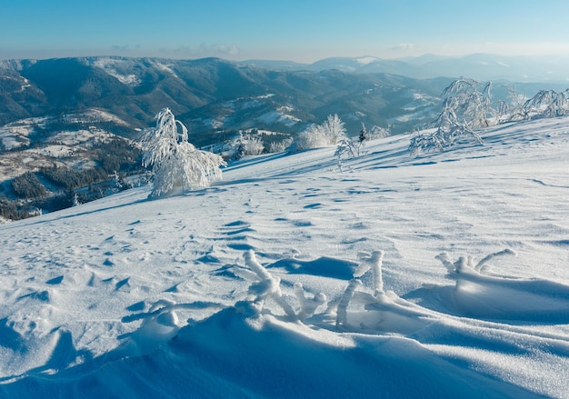 Verschneite Winterberglandschaft