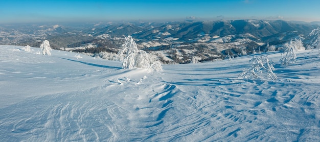 Verschneite Winterberglandschaft