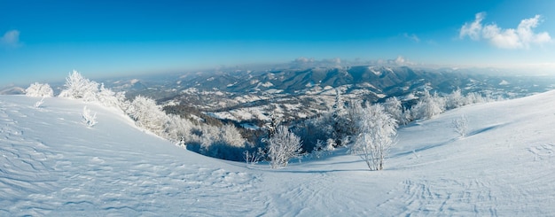 Verschneite Winterberglandschaft