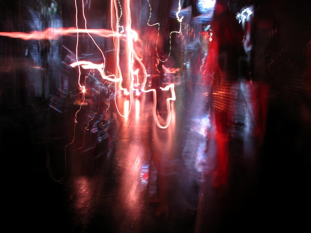 Foto verschwommene bewegungen der menschenmenge in der nacht