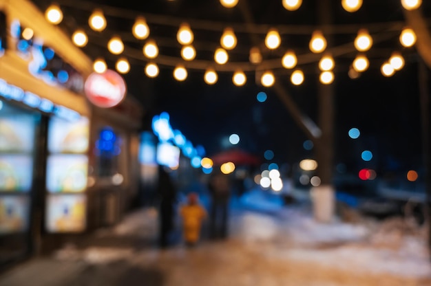 Verschwommener Hintergrund mit mehrfarbigem Bokeh in der Nachtstadt