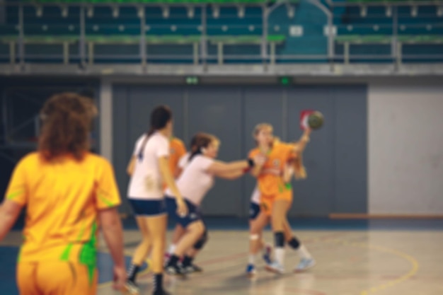 Foto verschwommenes bild von handballspielerinnen in aktion