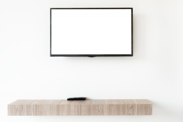 Verspotten Sie herauf flachen Fernsehschirm mit entfernter Platte auf wwden Regal im Wohnzimmer zu Hause.