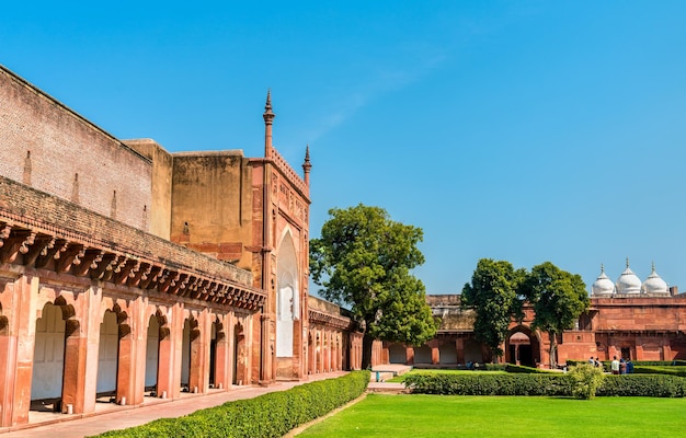 Verteidigungsmauern von Agra Fort. UNESCO-Weltkulturerbe in Uttar Pradesh, Indien