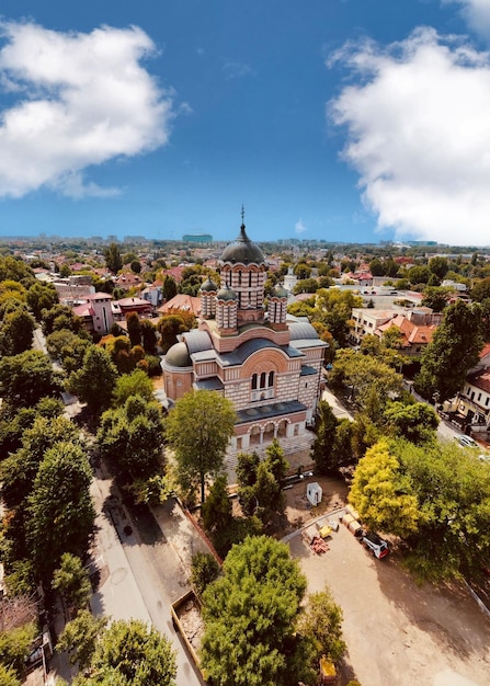 Vertikale Aufnahme der Biserica Stantul Elefterie, der Kirche St. Elefterie in Bukarest, Rumänien