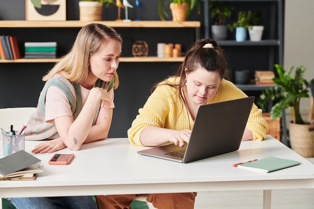 Verwendung des Laptops während des Unterrichts zu Hause