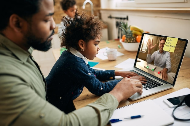 Verwirren Sie bitte nicht meinen Laptop, ich habe gerade ein Online-Meeting