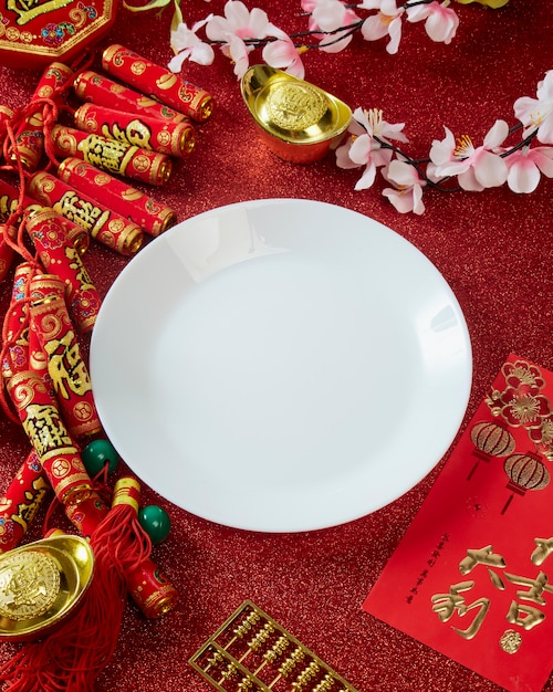 Verzieren Sie chinesisches Festival des neuen Jahres auf Rot