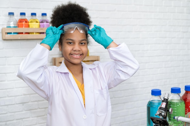 Vestido de garota fofa de cabelo afro para crianças usar com produto químico em vidros