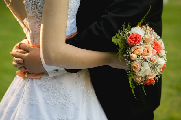 vestido de novia y accesorio de casamiento