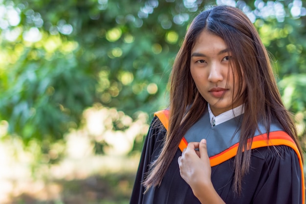 Vestido de grado de las mujeres