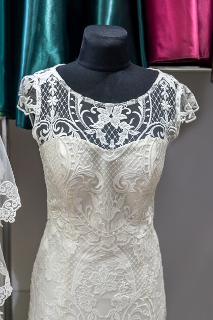 Vestido de novia, en, maniquí, en, salón, primer plano