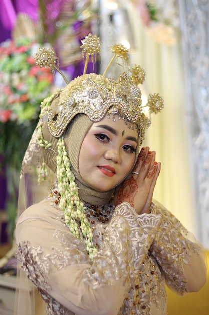 Vestido de novia tradicional de mujer de java