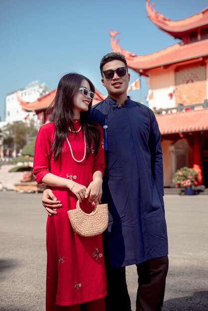 vestido tradicional chinês etnia viagem casal homem e mulher cultura chinesa pré-casamento