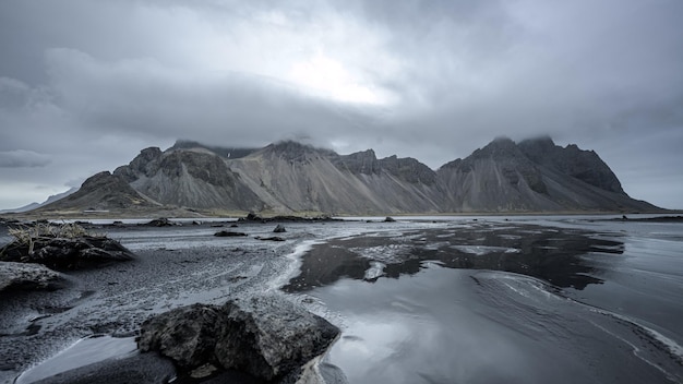 Vestrahorn ist der berühmteste schwarze Sandstrand Islands