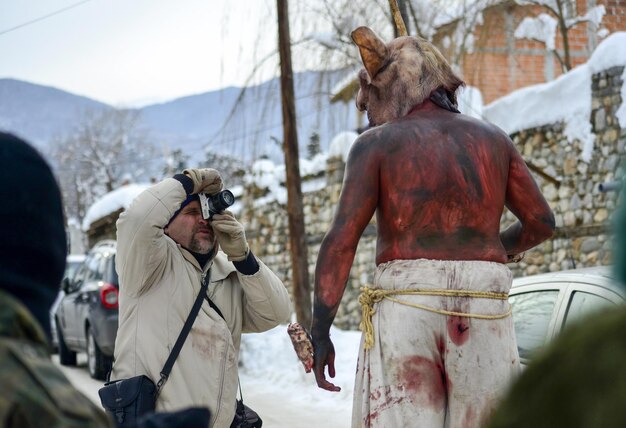 VEVCANI Macedônia 13 de janeiro de 2019 Atmosfera geral com participantes vestidos em um carnaval anual de Vevcani no sudoeste da Macedôniaimage