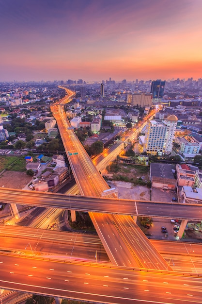 Via expressa de bangkok e rodovia vista superior, tailândia