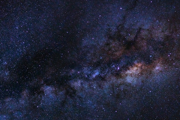 Vía Láctea en un cielo nocturno Fotografía de larga exposición con grano