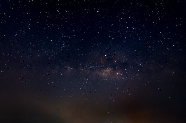 Vía láctea fondo cielo en la noche