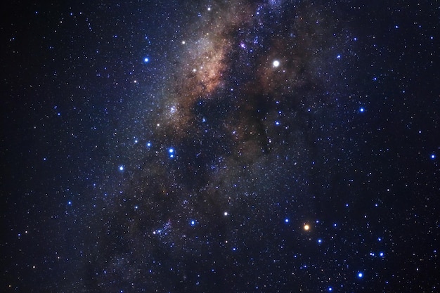 Vía Láctea galaxia con estrellas y polvo espacial en el universo