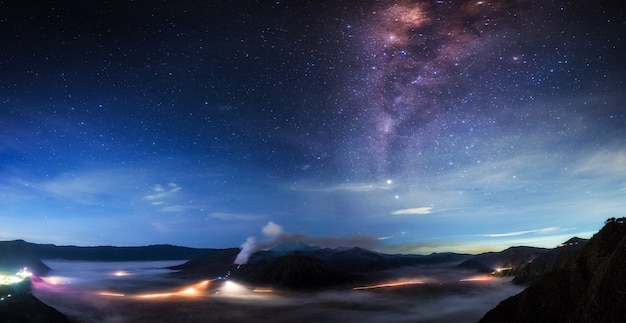 Vía Láctea sobre el Parque Nacional Bromo, Java - Indonesia