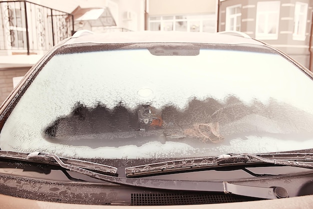 viagem de carro de inverno / norte da europa, escandinávia estrada de inverno de carro