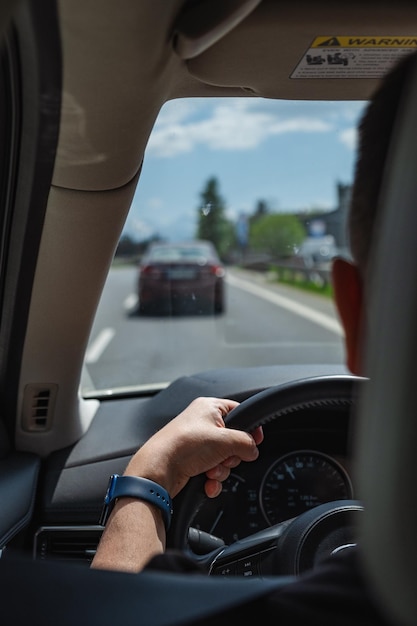 Foto viagem de carro para as montanhas