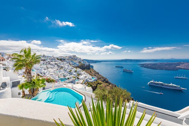 Viagem de luxo férias paisagem de Santorini Grécia, piscina com vista para o mar. Arquitetura branca