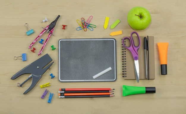 Foto viagem de material escolar de volta à escola