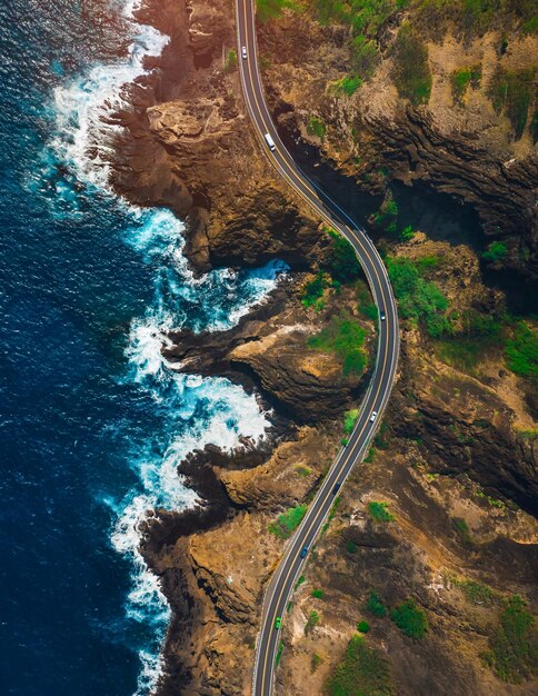 Viajando por la carretera de la montaña