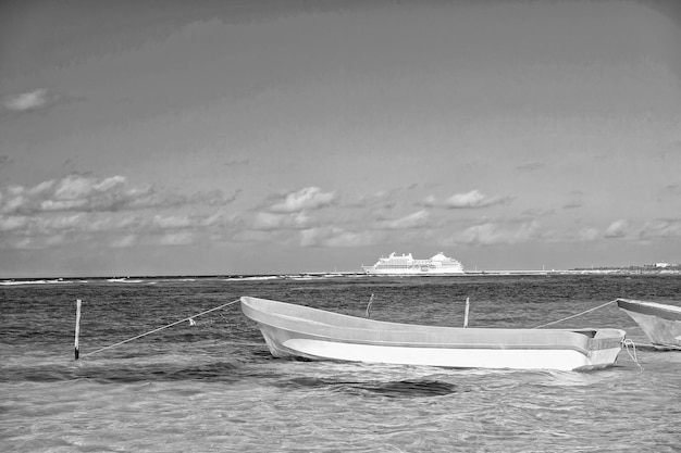 Viajar en barco y barco en Costa Maya México