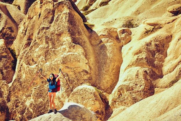 Viajar conceito de aventura de estilo de vida saudável férias ativas de verão caminhadas ao ar livre