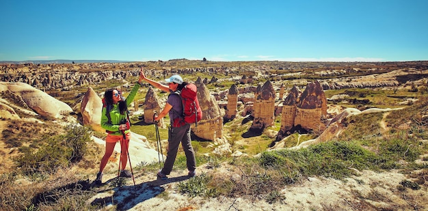 Viajar estilo de vida saludable aventura concepto verano vacaciones activas senderismo al aire libre