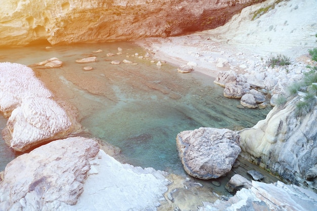 Viajar na turquia mar egeu e rochas lagoa paisagem natureza