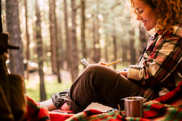 Viajar personas con estilo de vida alternativo y pasión por los viajes.