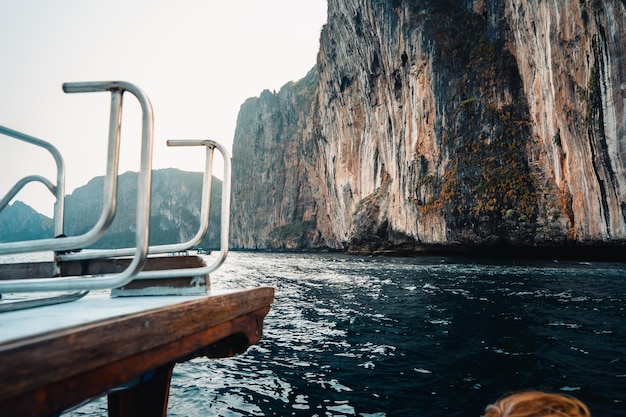 Viaje en bote de cola larga en las islas Phi Phi